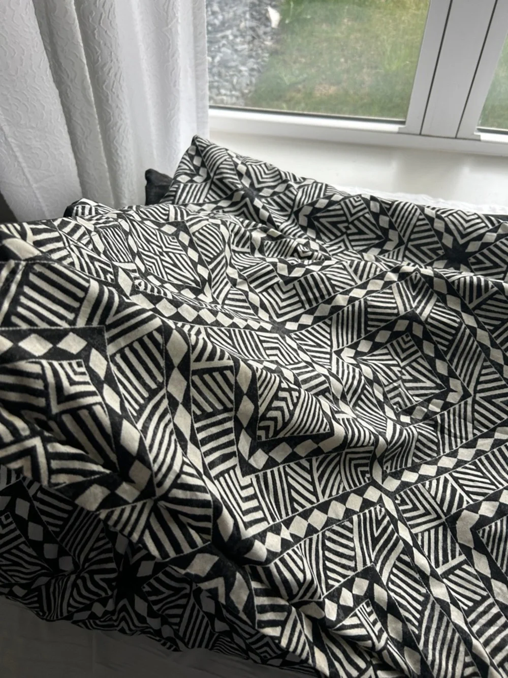 Max Studio Twin Black & White Geometric Comforter and 1 sham - Home Bedding